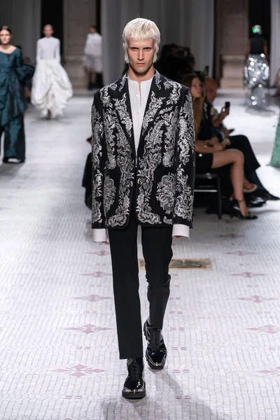 Look 28